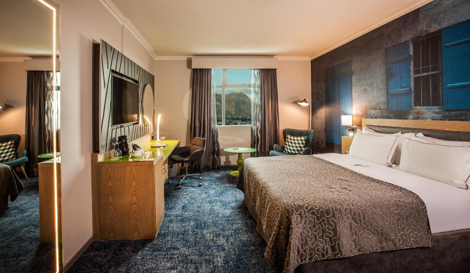 Hotel Hennessy Park 4*